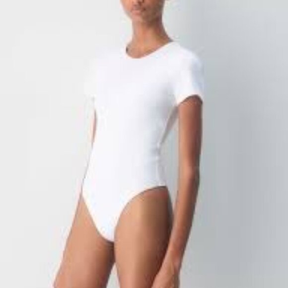 Aritzia  Babaton Crew Bodysuit Second-skin crewneck short sleeve White size 2 XL - Picture 1 of 8